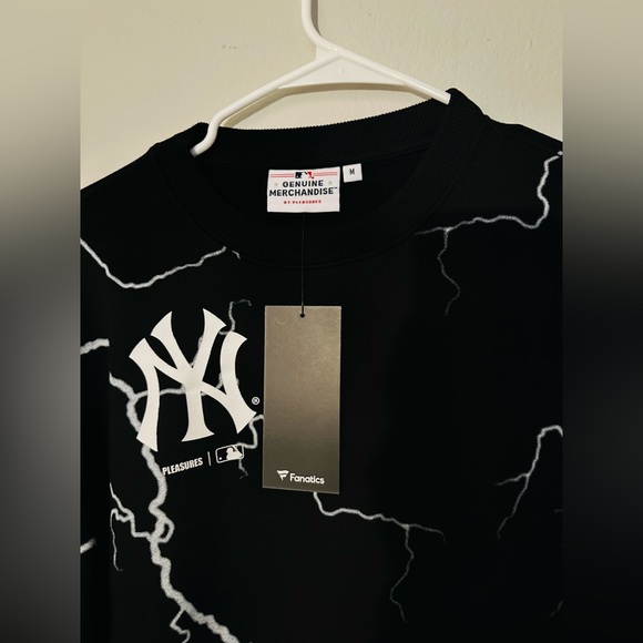 New York Yankees sweatshirt - Picture 3 of 3